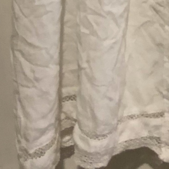 Aritzia Wilfred Camisole w/ Buttons/Lace Detailing - Picture 4 of 4